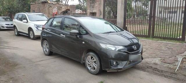 https://images10.gaadi.com/usedcar_image/3403335/original/VCC_1716323_334_1679394087_0ec3d100-9891-456f-82b5-94e2462c9ea0.jpg?imwidth=6401