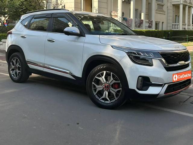 https://images10.gaadi.com/usedcar_image/3403931/original/zz1_crop_img_641d4b84901da_1679641476_2348a091-15c1-4ad5-bc1f-b210db656b87.jpg?imwidth=6401