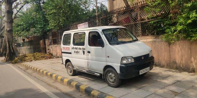 https://images10.gaadi.com/usedcar_image/3404575/original/VCC_IMG_1679467775442_1717094_334_1679467807_db39f018-38bc-43a3-a037-6c308aff9202.jpg?imwidth=6401