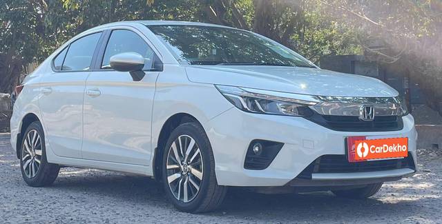 https://images10.gaadi.com/usedcar_image/3404601/original/zz1_crop_img_64312331c2dde_1680941873_04eed325-b830-4af8-a4d2-441d4368a341.jpg?imwidth=6400