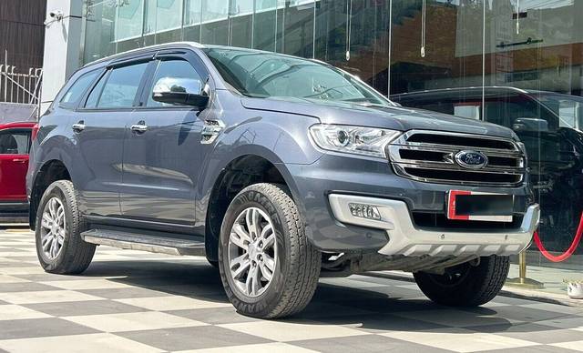 https://images10.gaadi.com/usedcar_image/3404908/original/img3404908__z_blur_img_655c993009c36_1700567344.jpg?imwidth=6400
