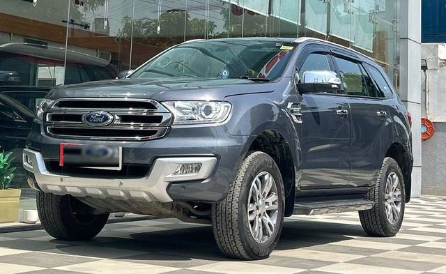 https://images10.gaadi.com/usedcar_image/3404908/original/img3404908__z_blur_img_655c99423c5c9_1700567362.jpg?imwidth=6402