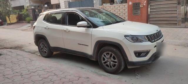 https://images10.gaadi.com/usedcar_image/3405471/original/VCC_1717313_333_1679565202_5b690054-1d37-481e-8dd7-569a27957521.jpg?imwidth=6401