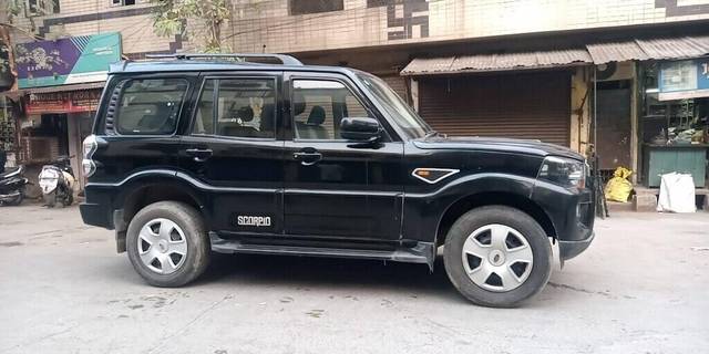 https://images10.gaadi.com/usedcar_image/3405487/original/VCC_IMG_1679488623183_1717382_333_1679488913_d8dc82e5-616c-4d86-ad2d-c6a849e1d0c2.jpg?imwidth=6402