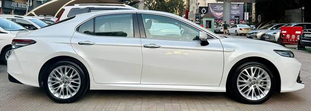 https://images10.gaadi.com/usedcar_image/3405547/original/used_car_2734706_1679920211_4f483ba3-96da-4abc-9bca-70d6f516110b.jpg?imwidth=6401