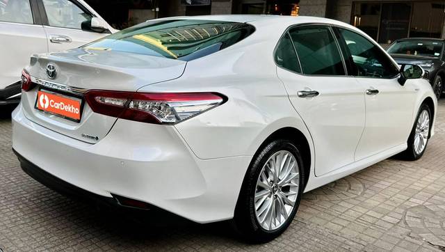https://images10.gaadi.com/usedcar_image/3405547/original/used_car_2734706_1679920237_4f483ba3-96da-4abc-9bca-70d6f516110b.jpg?imwidth=6402