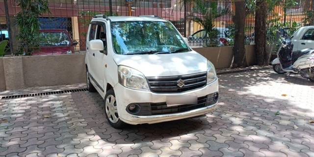 https://images10.gaadi.com/usedcar_image/3405843/original/VCC_1717599_116_1679638619_dd60ea13-9430-4dba-8711-0163d57a9c3c.jpg?imwidth=6400