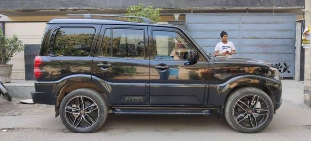 https://images10.gaadi.com/usedcar_image/3406226/original/VCC_IMG_1679560474784_1717670_97_1679560984_c18c9785-ceb6-4a98-b970-46ad51b504b0.jpg?imwidth=6402