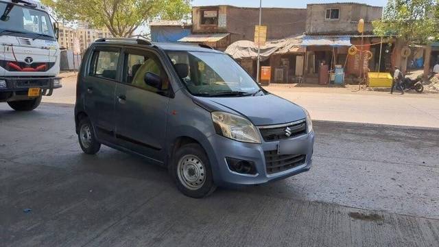 https://images10.gaadi.com/usedcar_image/3407047/original/VCC_1718721_116_1679746587_9e4ba1f1-6a32-4ee1-9159-aca54144e7ec.jpg?imwidth=6400