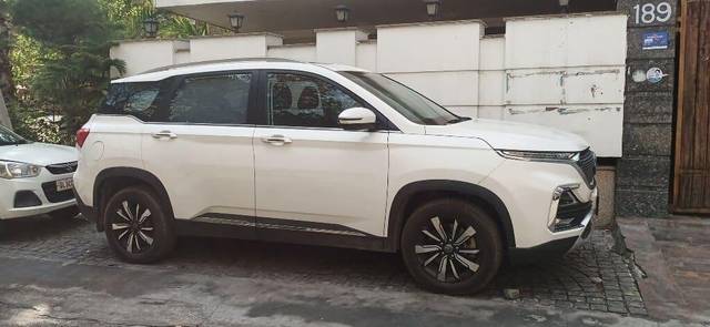 https://images10.gaadi.com/usedcar_image/3407108/original/VCC_IMG_1679738063421_1718832_333_1679738591_de1a1a96-3a26-45b6-8f5b-71822a504a60_7817b987-a25d-4522-a378-8bc518e4be71.jpg?imwidth=6402