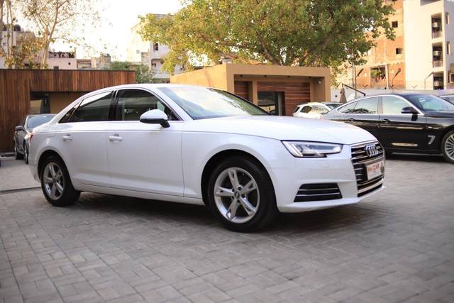 Audi A4 30 TFSI Technology Audi A4 30 TFSI Technology