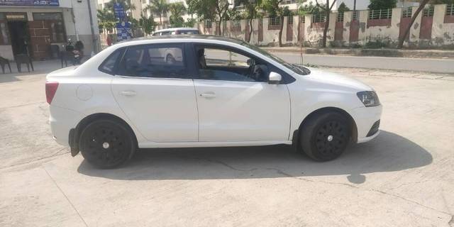 https://images10.gaadi.com/usedcar_image/3408237/original/VCC_IMG_1679805902728_1719103_97_1679806270_e5a4db87-dea4-4bc1-9325-19887812eef0.jpg?imwidth=6402