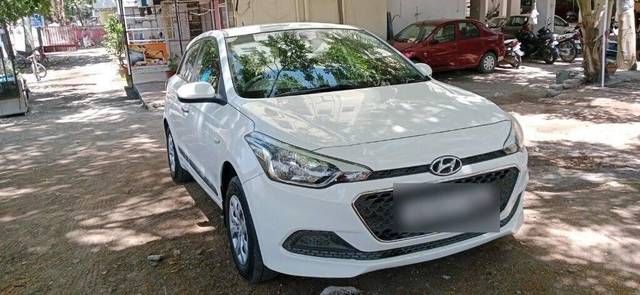 https://images10.gaadi.com/usedcar_image/3408552/original/VCC_1719235_116_1679824624_d47afc4e-b220-494d-b823-16ad691275c5_82db2756-5127-4349-95c5-594baa928365.jpg?imwidth=6400