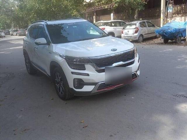 https://images10.gaadi.com/usedcar_image/3408679/original/VCC_1719324_116_1679831144_f1c48af9-44b8-441b-9dd9-4c6d5877bda6.jpg?imwidth=6400