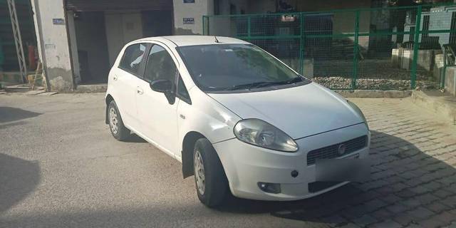 https://images10.gaadi.com/usedcar_image/3408730/original/VCC_1719352_116_1679834203_18ce1dd7-3500-4403-873f-40e147594065.jpg?imwidth=6400