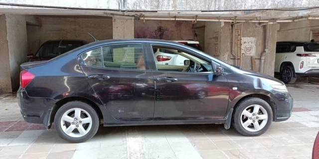 https://images10.gaadi.com/usedcar_image/3409007/original/VCC_IMG_1679890356655_1719420_97_1679890859_30884806-a52b-4e07-9281-84c84d207ff6_02094021-3803-485b-8409-fd6bf8bad098.jpg?imwidth=6402