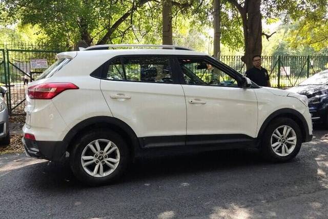 https://images10.gaadi.com/usedcar_image/3409304/original/VCC_IMG_1679908771160_1719612_331_1679909204_75eee384-57da-412c-ad07-ff6f99b8596a.jpg?imwidth=6401