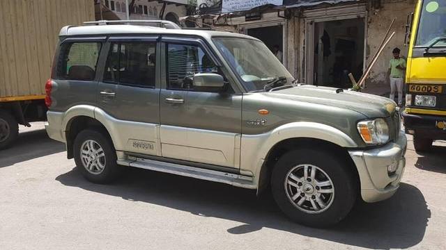 https://images10.gaadi.com/usedcar_image/3409493/original/VCC_IMG_1679904262723_1719561_333_1679904891_481b6bb5-e57f-4327-8652-942dba434c1d_45d8b664-3cbe-4f32-a67e-359c15dc71a5.jpg?imwidth=6402