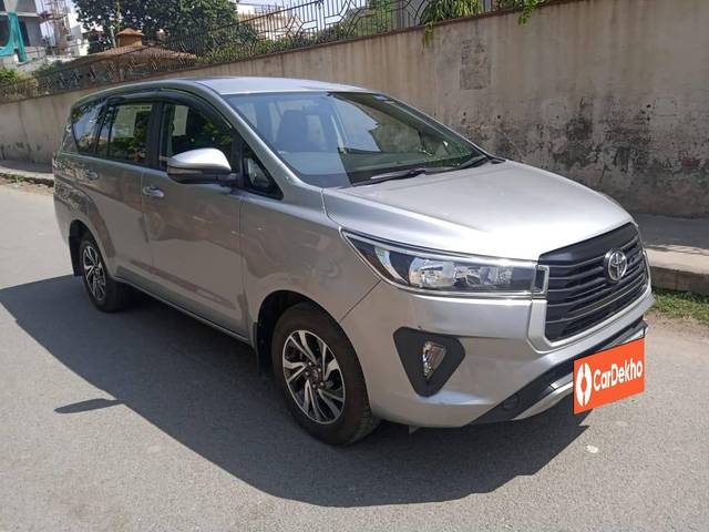 https://images10.gaadi.com/usedcar_image/3409674/original/used_car_2738689_1680032510_5475cd45-fb6b-4ac1-af4a-916a0db1f4a5.jpg?imwidth=6400