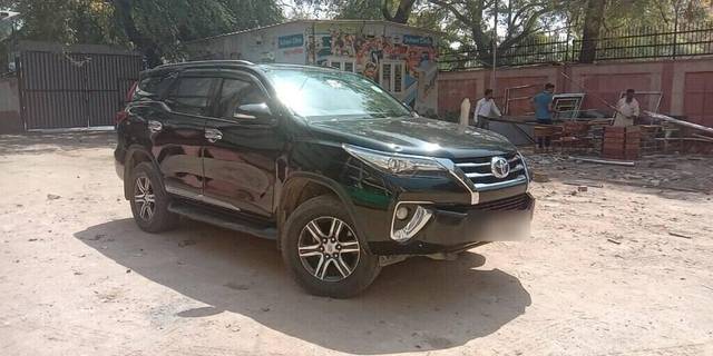 https://images10.gaadi.com/usedcar_image/3409886/original/VCC_1719869_116_1679984834_22063c4d-1b59-4f80-aeac-caecdca2dfb0_c0ec01e4-7ad3-406f-aa15-7f5b17bc921c.jpg?imwidth=6400