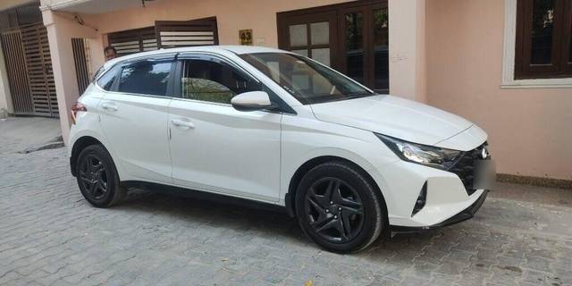 https://images10.gaadi.com/usedcar_image/3410141/original/VCC_1719999_333_1679998616_a8c3a2e4-bbb3-4eac-9a23-3074cbd4dffa.jpg?imwidth=6401