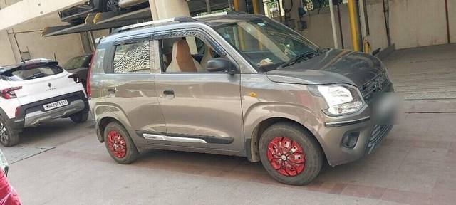 https://images10.gaadi.com/usedcar_image/3410431/original/VCC_1720004_333_1679999725_2291d920-1fe6-4e82-89ef-a1f6a0cba93a_2f9d44a2-07f6-48a9-bb04-8154f431edd3.jpg?imwidth=6402