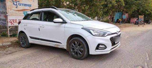 https://images10.gaadi.com/usedcar_image/3411103/original/VCC_1720332_334_1680074870_54cd91c5-0b2d-4e46-91df-fa1b0a01b944_6956f131-6847-43a2-b2df-0b58c65d9bdd.jpg?imwidth=6400