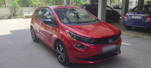 https://images10.gaadi.com/usedcar_image/3411118/original/VCC_1720294_116_1680072228_20bf78cf-048c-4473-b10e-9a1d4446875e.jpg?imwidth=6400