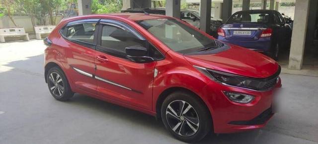 https://images10.gaadi.com/usedcar_image/3411118/original/VCC_1720294_333_1680071863_20bf78cf-048c-4473-b10e-9a1d4446875e.jpg?imwidth=6401