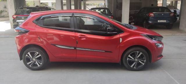 https://images10.gaadi.com/usedcar_image/3411118/original/VCC_IMG_1680069440003_1720294_97_1680069798_20bf78cf-048c-4473-b10e-9a1d4446875e.jpg?imwidth=6402