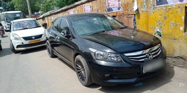 https://images10.gaadi.com/usedcar_image/3411145/original/VCC_1720352_116_1680076491_0ace81c3-dbcf-44d5-8a5d-d13ac19d93c5_2b9cab59-0b98-40c1-a782-5dc1ae00302c.jpg?imwidth=6400