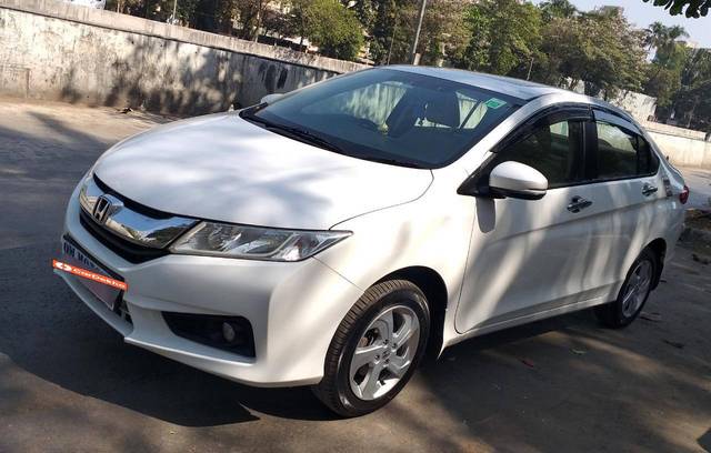 https://images10.gaadi.com/usedcar_image/3411184/original/used_car_2740008_1680174885_0fe9adf0-5ddc-4051-985b-431221679b68.jpg?imwidth=6402