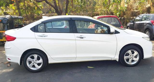 https://images10.gaadi.com/usedcar_image/3411184/original/used_car_2740008_1680174895_0fe9adf0-5ddc-4051-985b-431221679b68.jpg?imwidth=6400