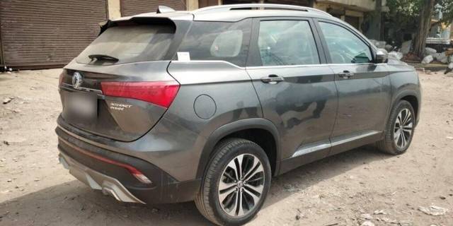https://images10.gaadi.com/usedcar_image/3411284/original/VCC_1720290_329_1680071922_4a144996-e376-486c-8fae-c08e4bf7bae9.jpg?imwidth=6401