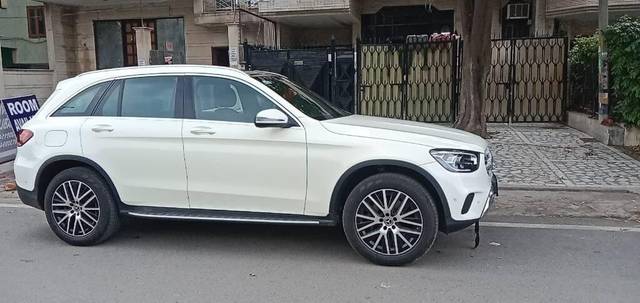https://images10.gaadi.com/usedcar_image/3414420/original/VCC_IMG_1680253599104_1721165_333_1680253946_a4c76c3c-cd39-4473-b83c-d3f41e0095cc_8ef9b98a-214a-4bdb-8a74-3ea07e3c7a87.jpg?imwidth=6402