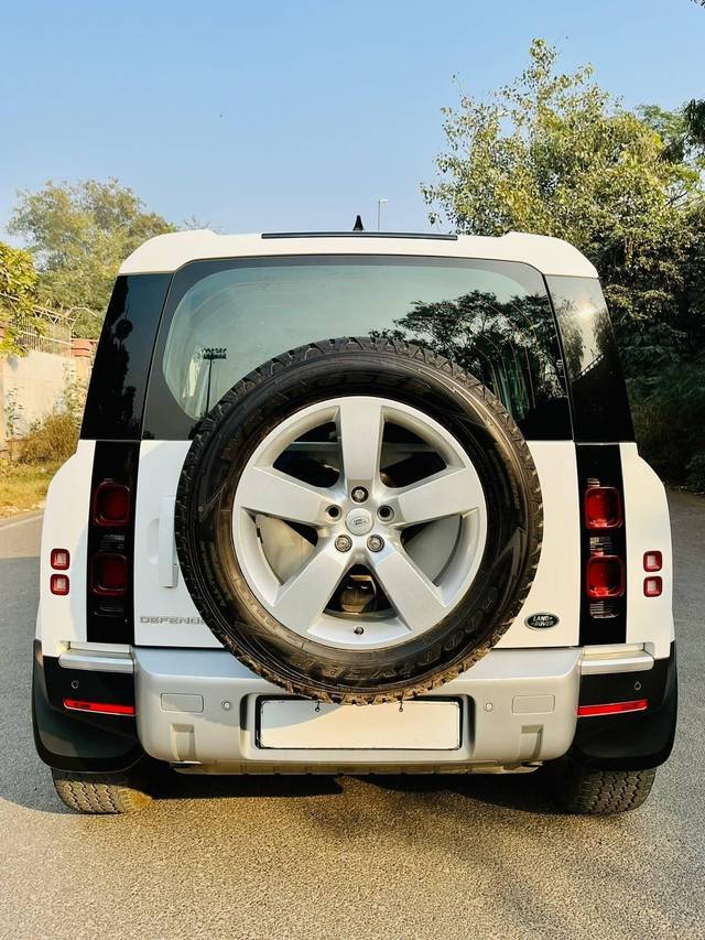 https://images10.gaadi.com/usedcar_image/3414687/original/used_car_2743220_1680421154_eb7936c9-a994-47c6-8407-92abf6775152_d557b5e9-aa40-44dc-a823-26332a534425.jpg?imwidth=6402