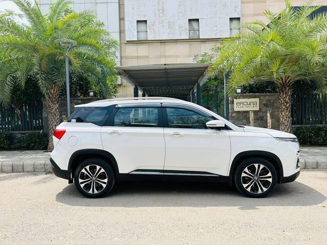 https://images10.gaadi.com/usedcar_image/3414694/original/used_car_2743225_1680421999_ab5de5ec-6d10-4e1c-b10f-1f4d1f5fa512.jpg?imwidth=6401
