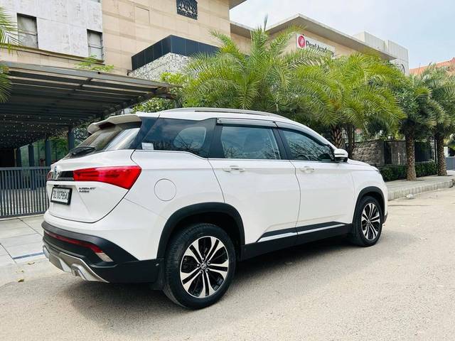 https://images10.gaadi.com/usedcar_image/3414694/original/used_car_2743225_1680422002_ab5de5ec-6d10-4e1c-b10f-1f4d1f5fa512.jpg?imwidth=6402