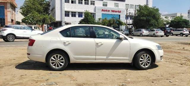 https://images10.gaadi.com/usedcar_image/3414825/original/34f894e6-df9e-44d8-b55f-ae490b1cb14b-VCC_IMG_1680337911731_1721352_97_1680338168_b7e5b800-1494-4815-979d-ecbff281d5ec_18f79f4e-4fee-4a08-8dd6-1b601ad44803.jpg?imwidth=6402