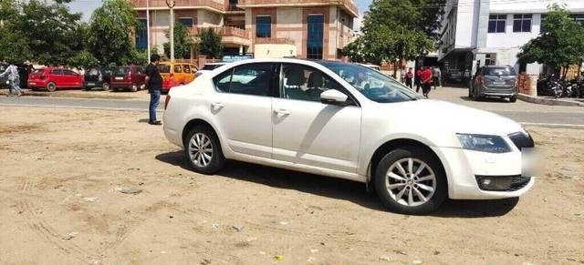 https://images10.gaadi.com/usedcar_image/3414825/original/5e39bc76-73b4-4f13-815b-dfe1e6e92aba-VCC_1721352_333_1680343926_b7e5b800-1494-4815-979d-ecbff281d5ec_18f79f4e-4fee-4a08-8dd6-1b601ad44803.jpg?imwidth=6401
