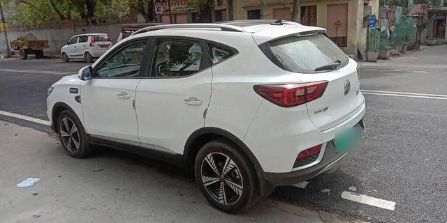 https://images10.gaadi.com/usedcar_image/3415161/original/VCC_1721421_127_1680414327_bfd9bc7b-ad3b-4b7b-b97f-edf70e0c4f4a_f67ab747-4903-4e2a-a4cf-2a4ebe9ecb95.jpg?imwidth=6402