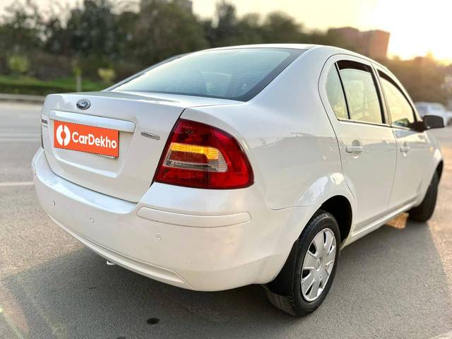 https://images10.gaadi.com/usedcar_image/3418384/original/used_car_2746312_1680851605_4c50cac8-54ad-4eff-84a8-705fbb233893.jpg?imwidth=6402