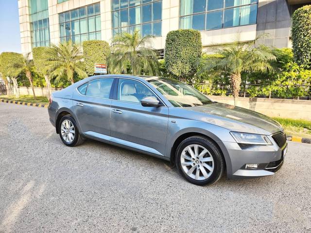 https://images10.gaadi.com/usedcar_image/3419527/original/usedcar_img_20230408_123314_102521680939783_1680940104_846acf50-964e-4024-b176-77f5ca8437ab_08503dce-737e-411e-b656-ffdf32a93e40.jpg?imwidth=6400