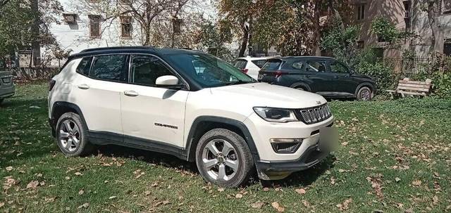 https://images10.gaadi.com/usedcar_image/3427406/original/VCC_1725117_334_1681363349_e5be5fc5-b484-44fd-a8e2-f7f0bb301262.jpg?imwidth=6401