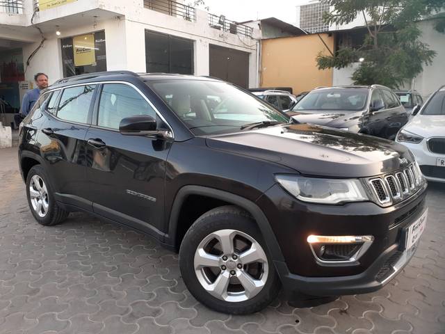 https://images10.gaadi.com/usedcar_image/3429629/original/a3712061-d3bd-47c6-82ed-19c9084fb4a3-front_right_view-20230421121608_ba203a85-4027-4d71-84fd-87a5453ec4a6.jpg?imwidth=6400