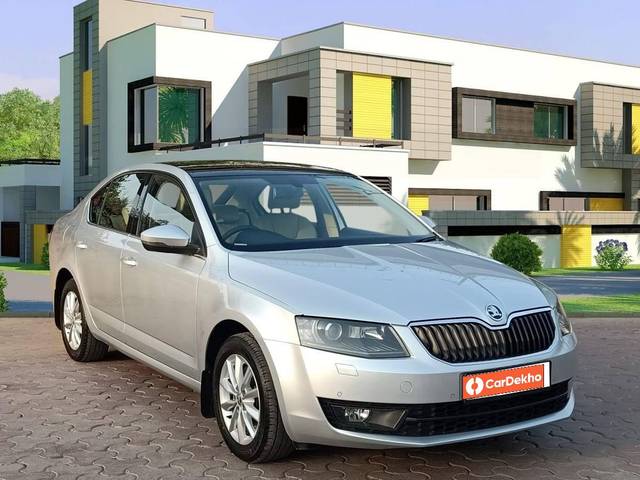 https://images10.gaadi.com/usedcar_image/3430191/original/used_car_2756508_1682078023_1ad453f4-396e-40b0-8fb0-26b62fa3bd6c.jpg?imwidth=6400