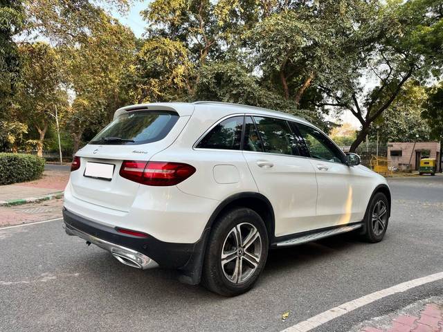 https://images10.gaadi.com/usedcar_image/3430195/original/used_car_2756512_1682078266_69c0f273-817d-4a83-8900-02394ddce0aa.jpg?imwidth=6401