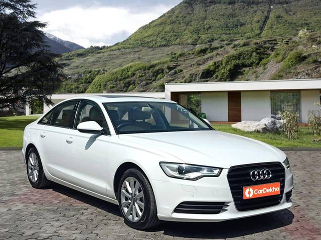 https://images10.gaadi.com/usedcar_image/3430223/original/used_car_2756537_1682080191_a9617e2e-e960-4546-85fb-836ffb6bef43.jpg?imwidth=6400