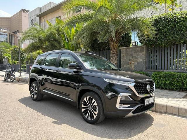 https://images10.gaadi.com/usedcar_image/3430436/original/used_car_2756694_1682148085_6cd041a3-3e6f-449c-866b-fa9dab6a3d79.jpg?imwidth=6401
