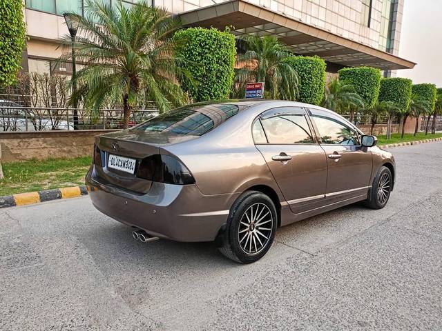 https://images10.gaadi.com/usedcar_image/3430724/original/used_car_2756940_1682169367_ee3f9f3d-e580-414c-9044-ffef815b1596.jpg?imwidth=6401